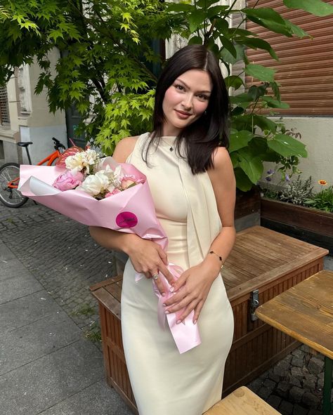 flowery days in Berlin 🩰🌸✨ Flowery Outfits, White Prom Dress, White Cake, Old Money, Casual Fits, White Shirt, White Roses, White Flowers, Berlin