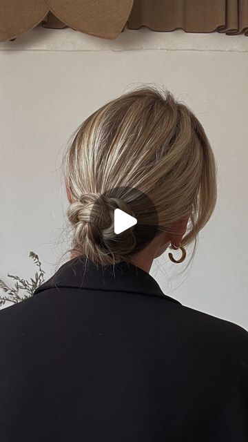 Bun Hairstyles Short Hair, Messy Bun Medium Hair, Tutorial Chignon, Chignon Tutorial, Sleek Bun Hairstyles, Chignon Bun, Chignon Hair, Short Hair Bun, Hair Bun Tutorial