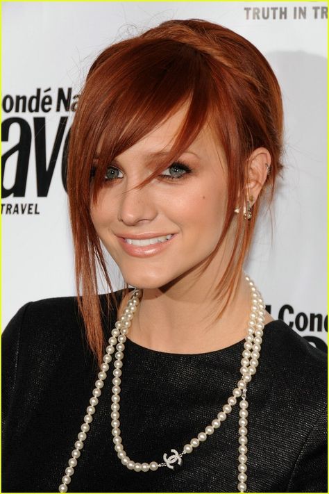 Ashlee Simpson - Ashlee Simpson Photo (22852462) - Fanpop Ashlee Simpson Hair, 2000 Icons, Ashley Simpson, Fashion Haircut, Villain Era, Ashlee Simpson, Dark Style, Copper Hair, Hair Do