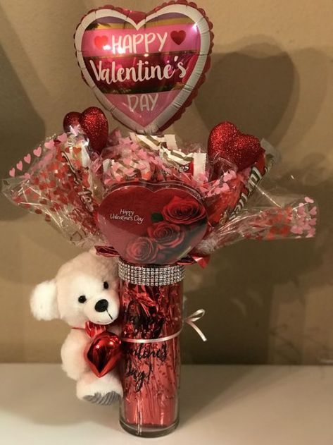 Valentines Day Selling Ideas, Fun Valentines Crafts For Kids, Valentines Crafts Kids, Valentines Day Candy Bouquet, Valentines Gift Ideas Diy, Valentine Candy Bouquet, Valentines Crafts For Kids, Small Valentines Gifts, Valentine Basket