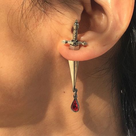 Dagger Earrings, Dope Jewelry, Black Mamba, Jewelry Inspo, Pretty Jewellery, Piercing Jewelry, Percy Jackson, Bling Bling, Cute Jewelry