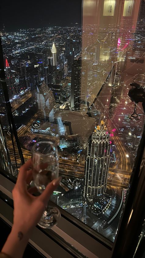 E N A Dubai Rich Aesthetic, Luxurious Lifestyle Aesthetic, Bougie Aesthetic, Luxury Photos, City View Night, City View Apartment, Life Goals Future, Lux Life, Dubai Vacation