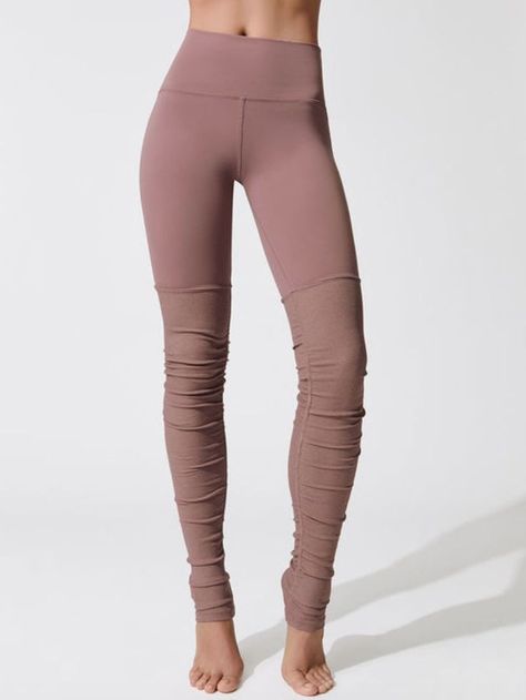 30 Pairs of Leggings You’ll Totally Want to Wear Outside the Gym Yoga Fashion Outfits, Yoga Style Outfits, Yoga Ashtanga, High Waist Sports Leggings, Buy Leggings, Crop Top And Leggings, Outfit Yoga, Yoga Journal, Legging Outfits