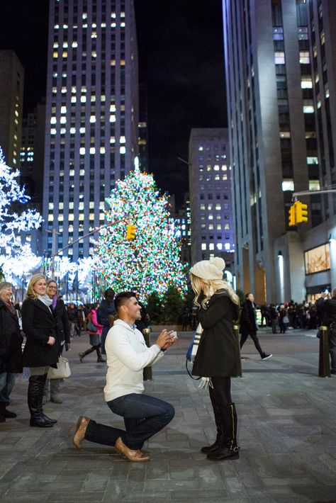 Rockefeller Center Christmas Tree, Rockefeller Center Christmas, Christmas Proposal, Ways To Propose, Proposal Photos, Romantic Proposal, Wedding Proposals, Rockefeller Center, Marriage Proposals