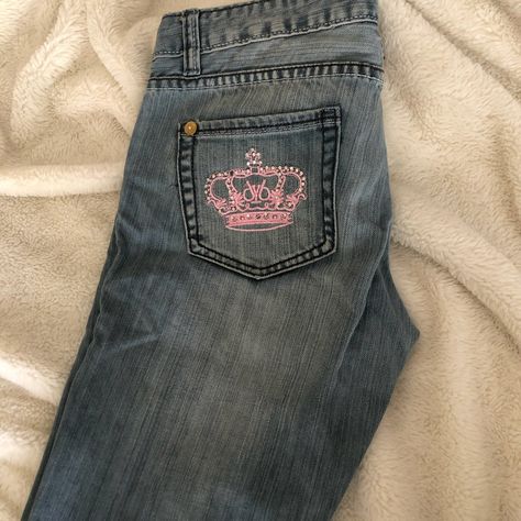 Victoria Beckham Jeans Y2k, 2000s Bedazzled Jeans, 2000s Teen Fashion, Manny Santos, Victoria Beckham Jeans, Bedazzled Jeans, Mcbling Fashion, 2000s Clothes, Early 2000s Fashion