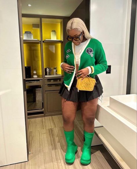 Green Outfits For Women Party, Sweater Skirt Outfit Black Women, Plus Size Mardi Gras Outfits, Brunch Outfit Black Woman Winter, Green Outfit Black Woman, Outfit Inspo Pics, Birthday 2023, Outfit Black Women, Plus Size Baddie Outfits