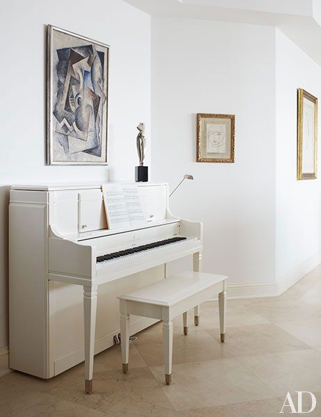 White Piano Living Room, White Piano Decor, White Upright Piano, Unique Piano Design, Living Area Interior, Clear Piano, Vicente Wolf, Florida Apartment, Florida Apartments