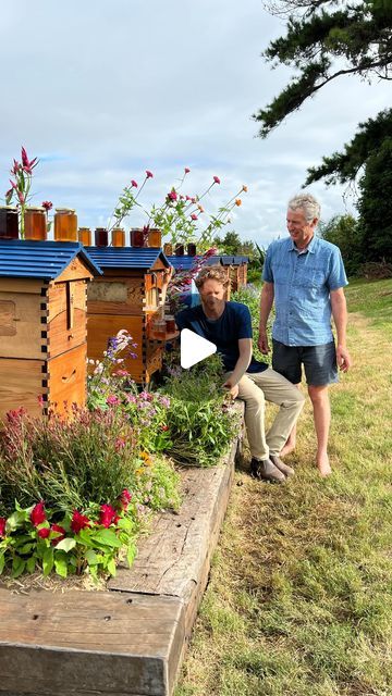 Flow® Hive on Instagram: "What is the Flow Hive? Cedar and Stu share their Flow Hive invention. Making harvesting honey easier for the beekeeper and much gentler on the bees 🐝 ‌ #flowhive #beekeeping #bee #honeyflow #beekeeper #honey" Flow Hive Beekeeping, Flow Hive Plans, Beeswax Benefits, Diy Bee Hive, Bee Hive Stand, Bee Hives Diy, Hive Stand, Honey Bee Garden, Harvesting Honey