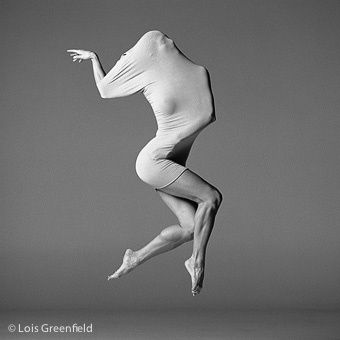 Contemporary dance. Lois Greenfield photography. Material base. Lois Greenfield, Photo Glamour, Alexander Technique, Dance Magazine, Model Train Sets, Dance Movement, Model Train Layouts, Contemporary Dance, Train Layouts