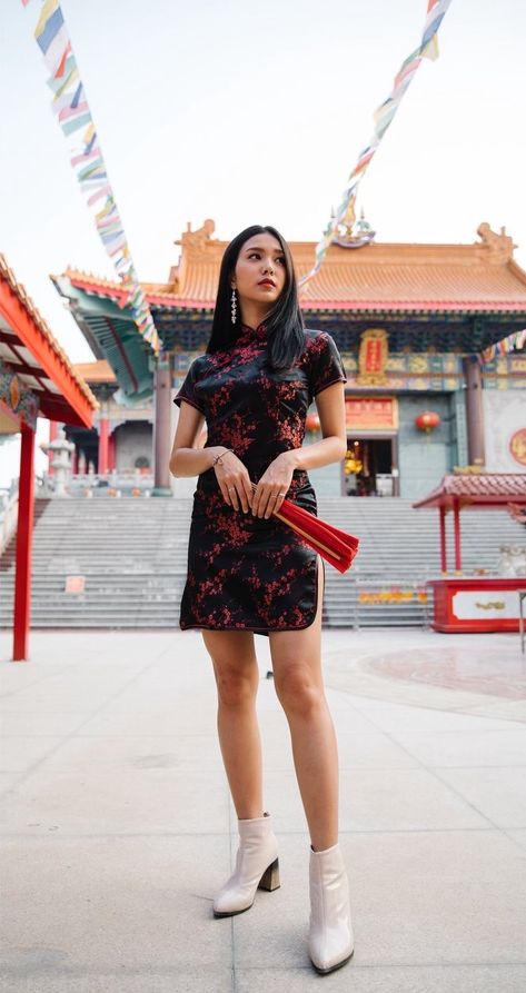 Cheongsam Outfit Ideas, Chinese Dress Modern Casual, China Dress Modern, Chinese Outfits Modern, Cny Outfit, Chinese Dress Modern, Chinese New Year Outfit, Party Dress Codes, Asian Style Dress