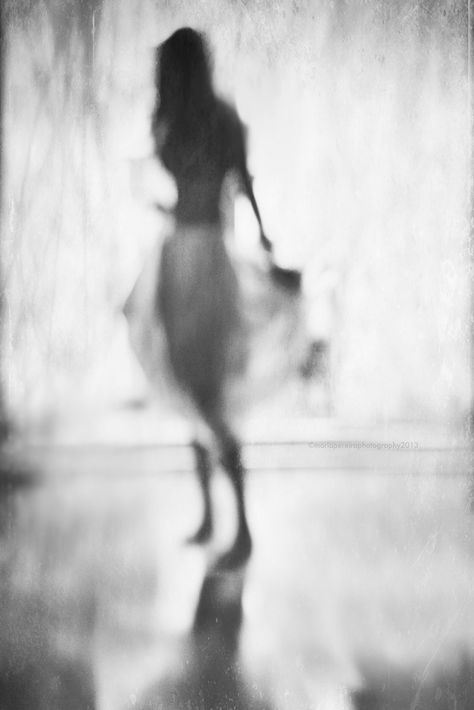 Foto Top, Black And White Photograph, Out Of Focus, Foto Art, Black And White Portraits, In The Rain, Light And Shadow, White Photography, A Dress