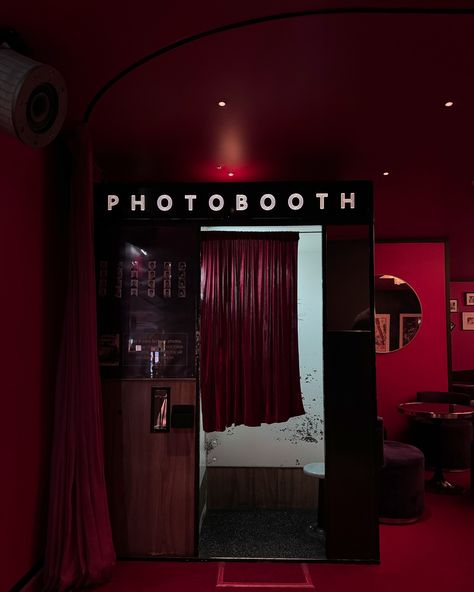 Our little London tradition 🎞️ Vintage photobooth pics every time we’re here 🤍 Photobooth Design Ideas, Photo Booth Aesthetic, Retro Photo Booth, Photobooth Pics, Vintage Photobooth, Anniversary Plans, Photo London, Brand Activation, Vintage Photo Booths