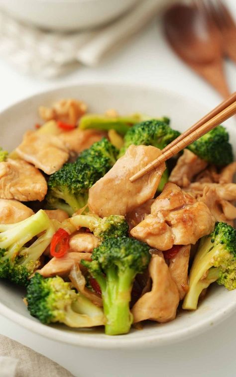 Chinese Chicken and Broccoli Stir Fry - Khin's Kitchen Chinese Vegetable Stir Fry, Umami Sauce, Easy Chinese Chicken, Chinese Chicken And Broccoli, Chinese Brown Sauce, Chinese Board, Chicken And Broccoli Stir Fry, Chicken Broccoli Stir Fry, Easy Beef And Broccoli