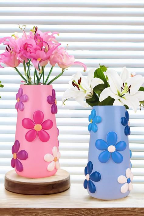 vase Upcycled Flower Vase, Vase Decorations Ideas, Ceramic Vase Ideas, Cute Room Decor Aesthetic, Cool Vase, Flower Vase Ideas, Handmade Flower Vase, Vase Cute, Funky Vases