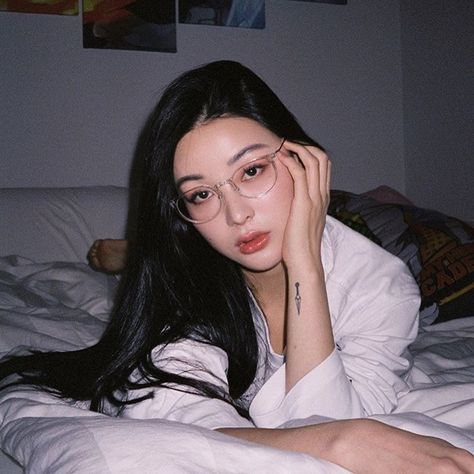 𝕖𝕞𝕚𝕝𝕪 𝕞𝕖𝕚 Jessica Vu, Watching Anime, Not Feeling Well, Feeling Well, Face Claims, Feel Better, Pretty People, Mirror Selfie, Instagram Photos