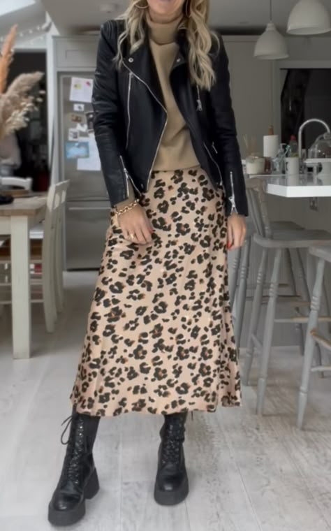 Long Skirts Casual Outfit, Skirt And Doc Martens Outfit Fall, Leopard Skirt Winter Outfit, Animal Print Midi Skirt Outfit, Animal Print Skirt Outfit Winter, Leopard Print Dress Outfit Winter, Leopard Print Tights Outfit, Leopard Print Skirt Outfit Winter, Leopard Maxi Skirt Outfit