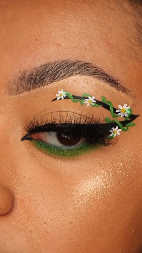 #makeup #makeupideas #nude #fashion #makeuplover #makeupstyle #makeuptipsforbeginners #eyes #eyeshadows #eyemakeup #eyeliner #eyemakeuptutorial #eyewear Drag Make-up, Cute Eye Makeup, Face Art Makeup, Graphic Makeup, Rave Makeup, Eye Makeup Steps, Makijaż Smokey Eye, Eye Makeup Designs, Dope Makeup