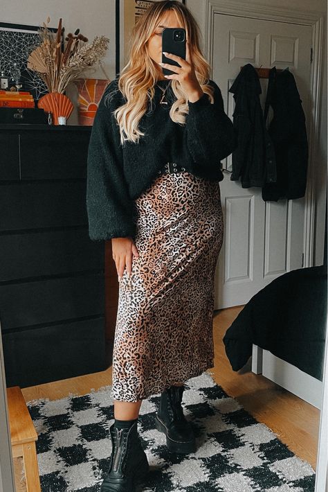 Midi Skirt Rock Outfit, Midi Skirt Outfit Winter Casual, Cheetah Skirt Outfit Winter, Leopard Print Midi Dress, Cheetah Print Skirt Outfit Winter, How To Style Printed Skirt, Midi Skirt Band Tee Outfit, Cheetah Long Skirt Outfit, Leapord Skirt Outfits