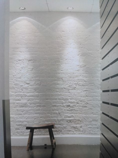 White Brick Wall Office, White Brick Wall Decor, White Brick Interior Wall, Brick Wall Office, White Brick Interior, White Brick Accent Wall, White Brick Wall Interior, White Washed Brick Wall, Seafood Design