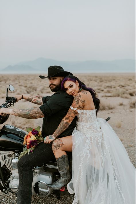 Biker Wedding Pictures, Biker Wedding Rings, Wedding Harley Davidson, Boho Biker Wedding, Harley Davidson Wedding Photos, Wedding Dress Motorcycle, Wedding Dress And Tattoos Brides, Motorcycle Bridal Pictures, Tattooed Couple Wedding