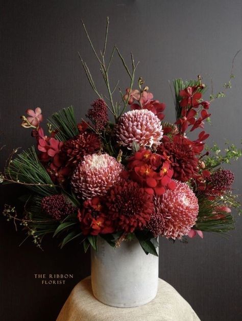 Chinese New Year Flower Arrangement, New Year Flower Arrangement, Chrysanthemum Flower Arrangement, Red Flower Arrangements, Chinese New Year Flower, Flowers Business, Floral Designs Arrangements, Floral Art Arrangements, Floristry Design