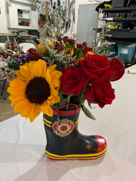 Fire Department Dinner Centerpieces, Firemans Ball Decorations, Fireman Wedding Decorations, Fire Academy Graduation Party Ideas, Fire Department Centerpieces, Fire Retirement Party, Firefighter Retirement Party Decoration, Fire Dept Retirement Party Ideas, Fire Fighter Decorations