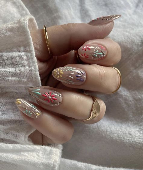 Mexican Flower Nails, Folk Nails, Mexican Inspired Nails Mexico, Mexican Nails, Spring Acrylic Nails, Minimalist Nails, Pretty Acrylic Nails, Floral Nails, Chic Nails