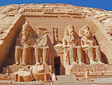 Abu Simbel-two huge rock temples in south Egypt. 13th century-carved out of a mountain side Abu Simbel, Egyptian Temple, Valley Of The Kings, Historical Place, Future Travel, Machu Picchu, Luxor, Pretty Places, Places Around The World