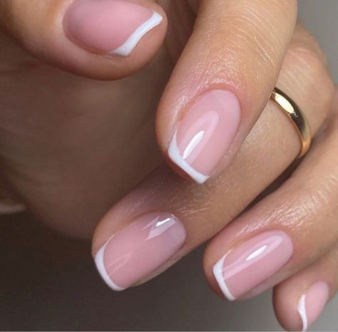 Minimalist Gel Manicure, Small Nails Manicure, Short Natural Manicured Nails, Manicure Ideas For Short Nails Pink, Gel Manicure For Short Nails, Autumn Aesthetic Nails Short, Classic Manicure Ideas, Spring Manicure Ideas Short Nails, Manicure On Real Nails