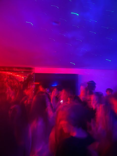 Blury Pics Aesthetic Night Party, Party Vibes Aesthetic Night Lights, Zone Out Aesthetic, Collage Party Aesthetic, Big House Party Aesthetic, Reggeaton Party Aesthetic, House Party Lighting, Party Asethic, At A Party Aesthetic