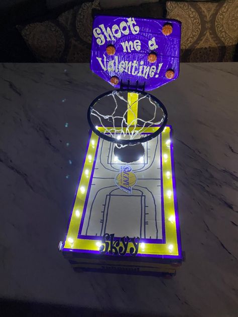 Basketball Theme Valentine Boxes, Basketball Valentine Box Ideas, Basketball Valentines Ideas, Sports Valentine Box Ideas, Basketball Valentine Boxes, Marvel Valentines, Star Wars Party Decorations, Valentine's Boxes, Vday Party