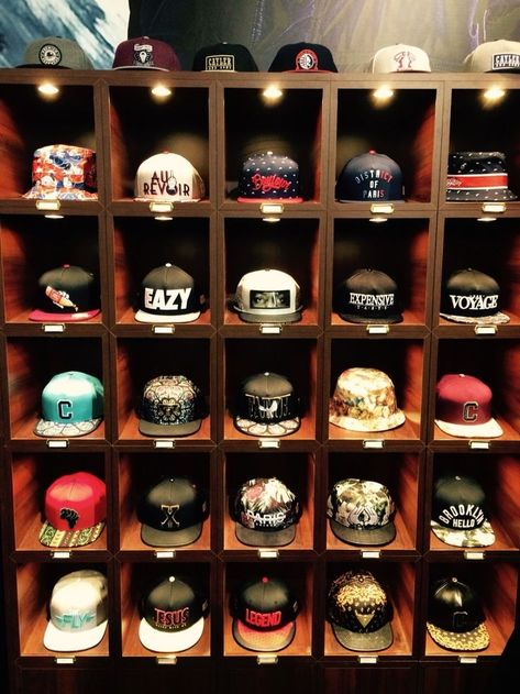 Baseball Hat Storage, Diy Hat Rack, Shoe Storage Furniture, Sneakerhead Room, Shoe Store Design, Workbench Designs, Hat Shelf, Cap Store, Cap Rack