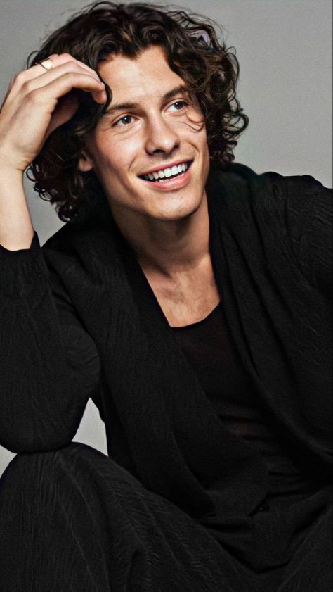 Cute Shawn Mendes, Shawn Mendes Hair, Long Curly Hair Men, Shawn Mendes Shirtless, Shawn Mendes Wallpaper, Curly Hair Men, Dec 30, Long Curly Hair, Shawn Mendes