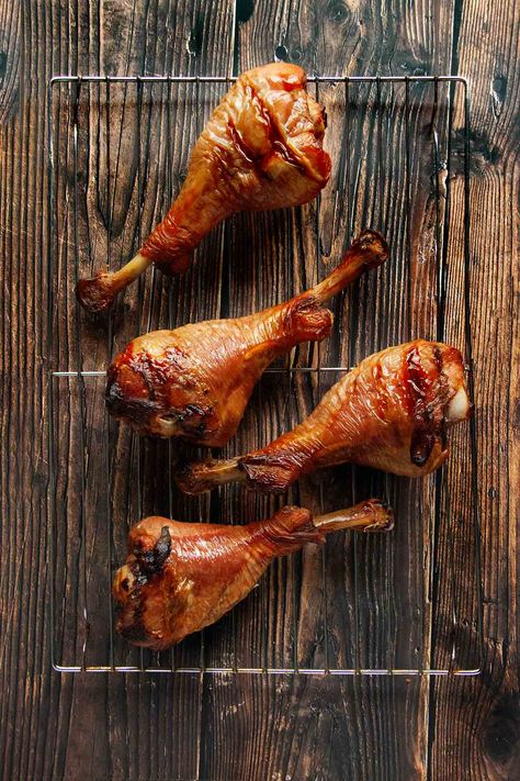 Love those theme-park or Renaissance festival turkey legs? Us, too. Read on to learn how you can make them at home. Smoked Turkey Legs Recipe, Turkey Legs Recipe, Drumsticks Oven, Turkey Leg Recipes, Turkey Drumsticks, Smoked Turkey Legs, Turkey Leg, Franklin Bbq, Turkey Legs