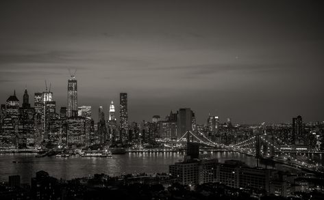 New York City Black and White HD Wallpaper, gray city buildings Black and White #Dark #Night #Cityscape #Bridge #Brooklyn #Manhattan #Skyline #Monochrome #Citylights #blackandwhite #newyork #newyorkcity #5K #wallpaper #hdwallpaper #desktop Dark Background Computer, Cute Macbook Backgrounds, New York Computer Wallpaper, Mac Backgrounds Hd, Wallpaper On Laptop, 4 K Wallpaper Pc, Macbook Wallpaper Backgrounds, Black Wallpaper Ipad, Black Laptop Wallpaper