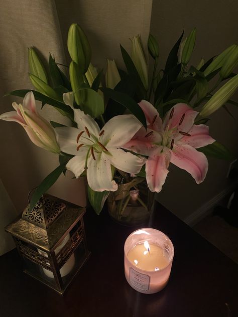 Lily Core Aesthetic Dark, Lillies Bouquet Aesthetic, Lily Flower Aesthetic Vintage, Swati Core, Lillies Wallpapers, Lilies Bouquet Aesthetic, Stargazer Aesthetic, Lilly Core Aesthetic, Lillies Flowers Aesthetic