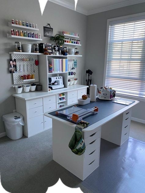 Office Craft Room Combo, Sewing Room Inspiration, Art Studio Room, Sewing Room Design, Sewing Room Decor, Dream Craft Room, Craft Room Design, Sewing Room Organization, Sewing Room Ideas