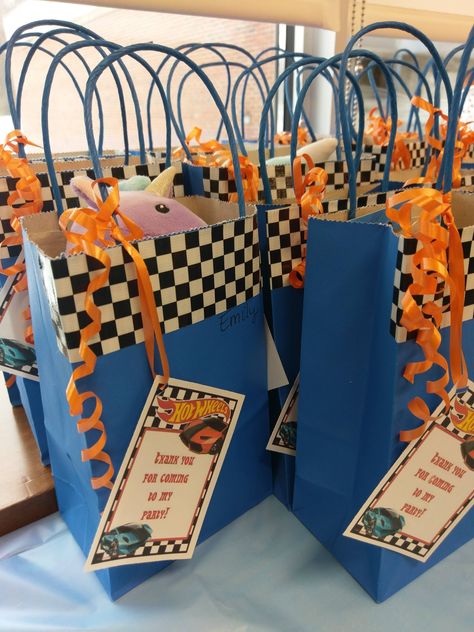 Hot Wheels Birthday Party Goodie Bags, Hot Wheels Gift Bags, Cars Theme Birthday Party Gift Bags, Hot Wheels Loot Bag Ideas, Hot Wheels Favor Bags, Hot Wheels Birthday Party Ideas Favors, Hot Wheels Birthday Party Centerpieces, Hot Wheels Party Activities, Hot Wheels Desserts