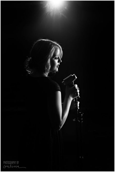 A great mic pic that can be used for either gender! Poses With Mic, Senior Picture Ideas For Singers, Singer Portrait Photography, Holding A Microphone Pose, Microphone Photoshoot, Music Senior Pictures, On Stage Photography, Singer Photoshoot Ideas, Stage Photoshoot