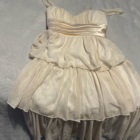 Pretty Off White Party Dress. Lace Straps And Satin Sash. Layers With Tulle. Never Worn 2000s Quinceanera Dresses, White Ruffle Dress Short, Descendants Shifting, Thanksgiving Dresses, Tumblr Dress, Red Glitter Dress, Birthday 22, Wilma Flintstone, Fluffy Dress