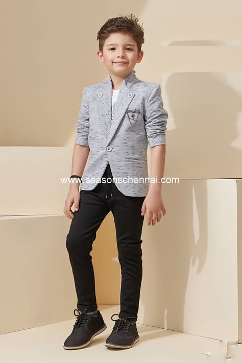 Boys Blazer Outfit, Grey Blazer Outfit Men, Boys Dressing Style, Best Wedding Suits For Men, Grey Blazer Outfit, Boys Dressy Outfits, Party Wear Blazers, Boys Party Wear, Black Jeans Boys