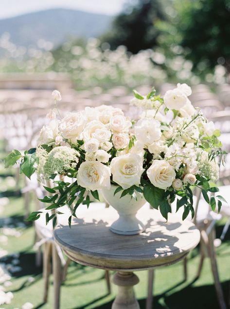 White Peony Centerpiece Wedding, White Roses In Vase Table Flowers, White Centerpiece Flowers, Peony Centerpiece Wedding, Large White Floral Arrangements, Classic Wedding Florals, Low White Rose Centerpiece, White Flowers Rectangle Table, Elevated Floral Centerpieces White