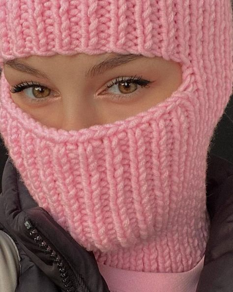 Yarn Face Mask, Pink Crochet Balaclava, Pink Balaclava, Ski Balaclava, Winter Balaclava, Apres Ski Outfits, Woolen Craft, Diy Pants, Mode Crochet