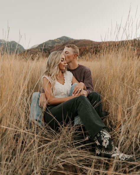 🍂 Fall Minis Are Live! 🍂 The season for cozy sweaters and beautiful autumn colors is here. My Fall Mini Sessions are now available, perfect for capturing those special moments with your loved ones. 📅 Spots are limited, so be sure to book early. Head to the link in my bio to secure your session. #FallMinis #UtahCountyPhotographer #ProvoPhotography #OremPhotographer #FamilyPhotography #AutumnVibes #FallFamilyPhotos #MiniSessions #UtahFall #CozySeason #CaptureTheMoment #GoldenHourMagic #Unscr... Mini Session Ideas Fall, Fall Mini Poses, Fall Mini Shoot, Fall Minis, Couple Sessions, Fall Mini Sessions, Pic Poses, Couple Pic, Fall Mini