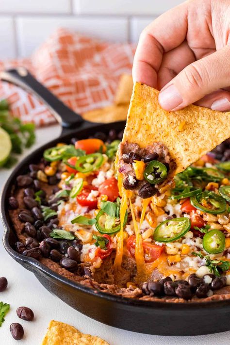 Warm Bean Dip, Black Bean Dip Recipe, Bean Dip Recipe, Pulses Recipes, Bean Dip Recipes, Black Bean Dip, Dip Recipes Easy, Bean Dip, Bowl Food