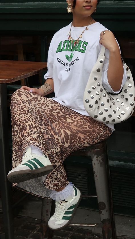 Streetwear Fashion Women Sneakers, Textured Pants Outfits, Screen Tee Outfit, Street Graphic Tee, Style A Tshirt Outfit, Cheetah Shoes Outfit, Cut Up Shirt Ideas, Cheetah Girls Aesthetic, Leopard Print Top Outfit