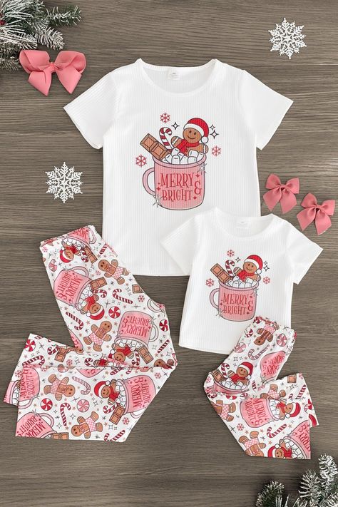 Cozy up with your little one in our "Merry & Bright" Gingerbread Man Pajamas. The white short sleeve top features a sweet gingerbread design on the front and is paired with matching pajama bottoms. Shop today! Gingerbread Hot Cocoa, Gingerbread Design, Mommy Daughter Outfits, Sparkle In Pink, Matching Christmas Pajamas, White Short Sleeve Tops, Matching Mom, Tis The Season To Be Jolly, Christmas Pjs