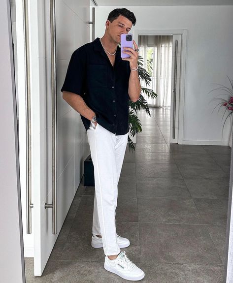 Clean Guy Aesthetic, White Pants Outfit Summer, White Pants Men, Guys Fashion Casual, Bass Boosted, White Pants Outfit, Drippy Outfit, Dark Skin Men, Classy Suits