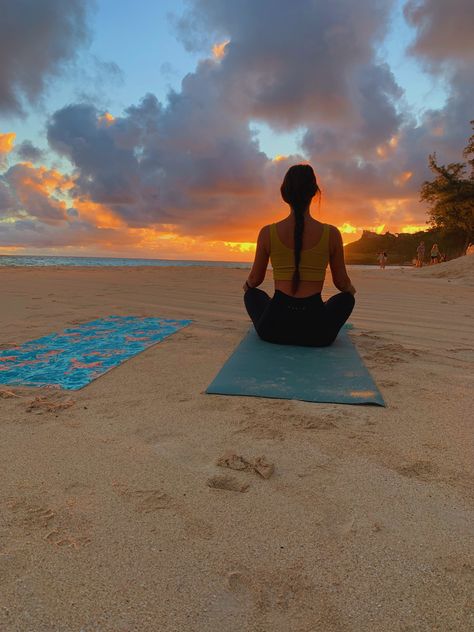 sunrise yoga in oahu hawaii Sunrise Meditation Aesthetic, Aesthetic Meditation Pictures, Workout Beach Aesthetic, Beach Meditation Aesthetic, Early Morning Yoga Aesthetic, Yoga On The Beach Aesthetic, Sunrise Yoga Aesthetic, Bali Yoga Aesthetic, Yoga Aesthetic Nature