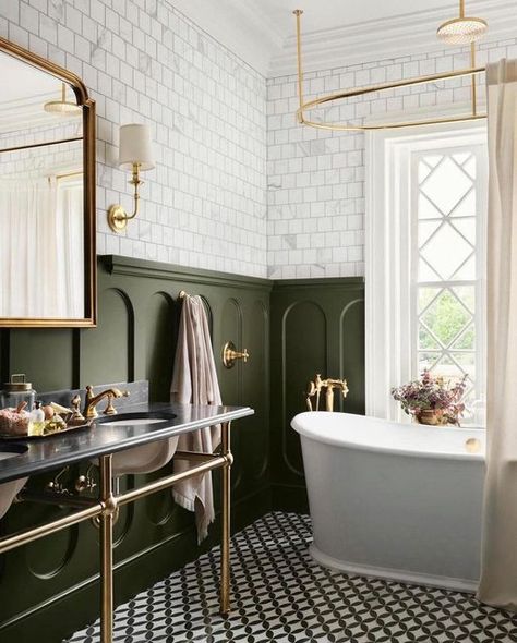 Period Style Bathroom, Modern Colonial Bathroom, Fireplace In Bathroom, Century Home Renovation, Toilet Classic, English Cottage Aesthetic, Academia Bathroom, Victoria Bathroom, Victorian House Bathroom